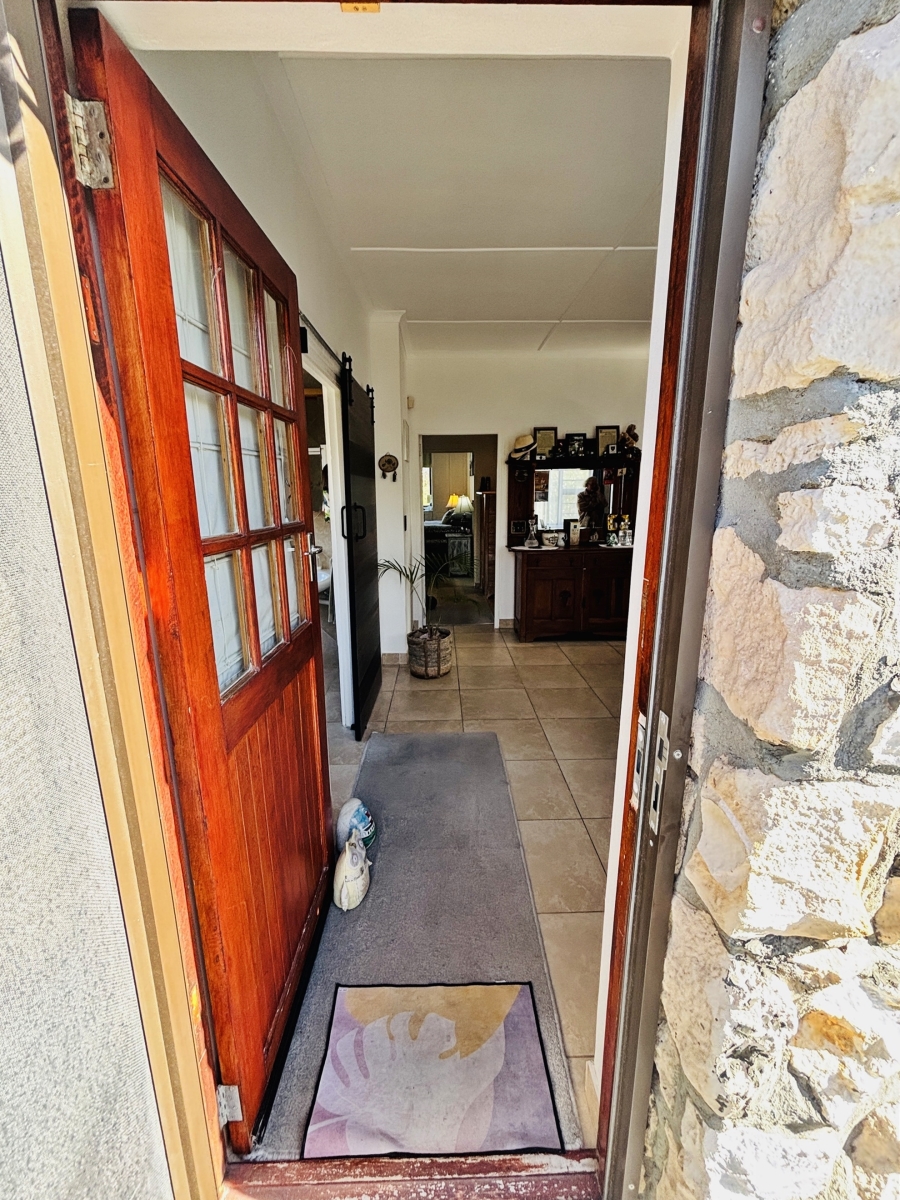 5 Bedroom Property for Sale in Struisbaai Western Cape